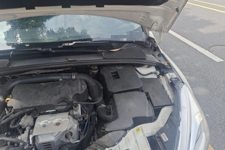 Used Ford Focus 2018 Two-Door Classic EcoBoost 125 Automatic Supercharged Style SmartDrive Edition Engine Bay Left