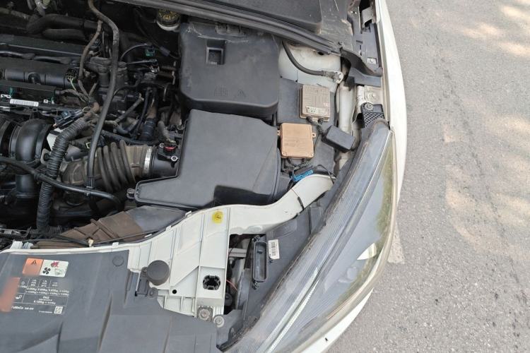 Used Ford Focus 2018 Sedan Classic 1.6L Automatic Trendy SmartDrive Edition Engine Bay Left