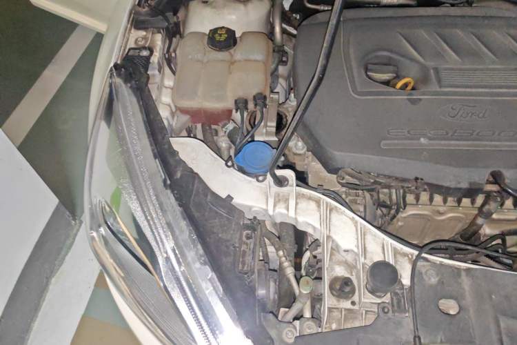 Used Ford Focus 2018 Hatchback Classic EcoBoost 180 Automatic Elite Model Engine Bay Right