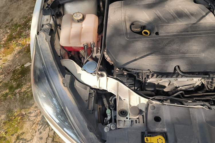 Used Ford Focus 2018 Sedan Classic EcoBoost 180 Automatic Elite Model Engine Bay Right