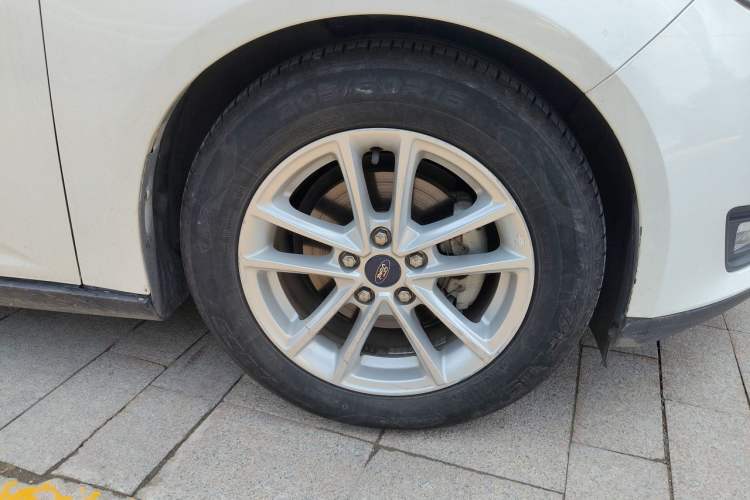 Used Ford Focus 2018 Two-Door Classic EcoBoost 125 Automatic Supercharged Style SmartDrive Edition Exterior 1