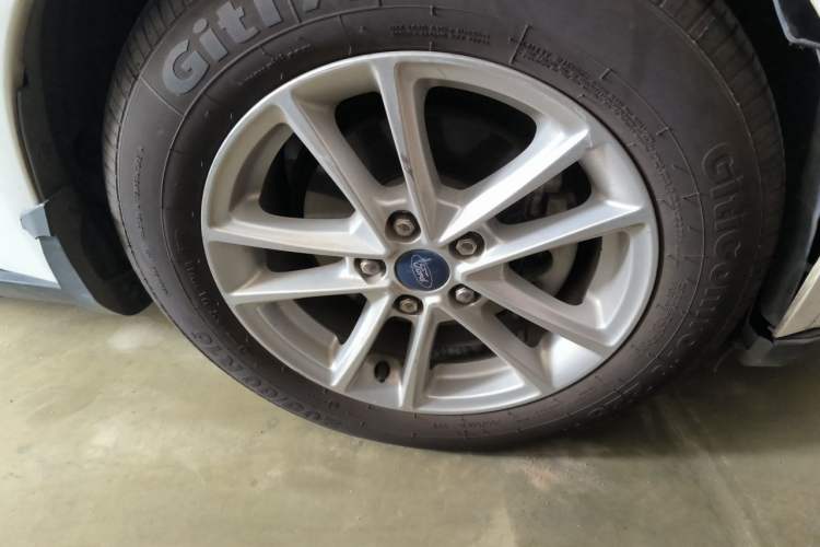 Used Ford Focus 2018 Two-Door Classic EcoBoost 125 Automatic Supercharged Style SmartDrive Edition Exterior 1