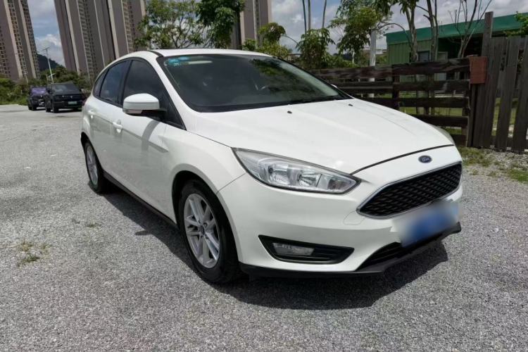 Used Ford Focus 2018 Two-Door Classic EcoBoost 125 Automatic Supercharged Style SmartDrive Edition Exterior 1