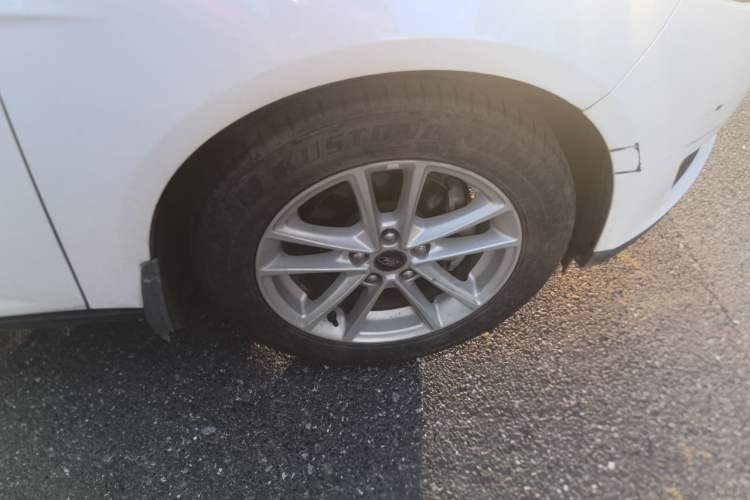 Used Ford Focus 2018 Sedan Classic 1.6L Manual Fashion Edition SmartDrive Version Exterior 1