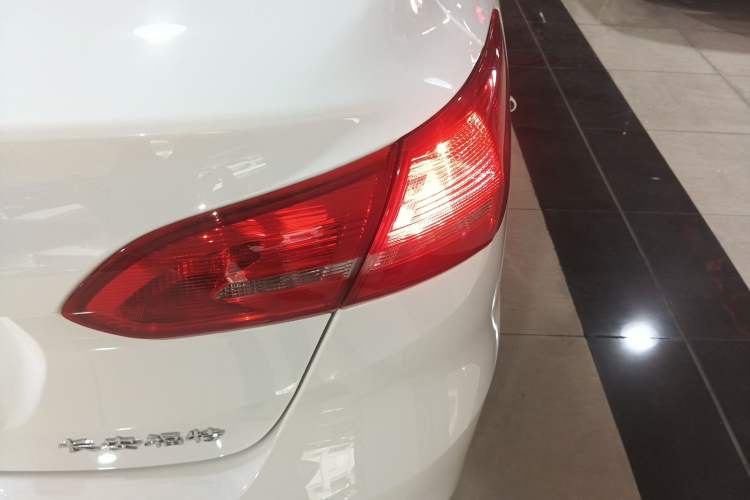 Used Ford Focus 2018 Sedan Classic 1.6L Automatic Comfort Plus Smart Drive Version Exterior 1