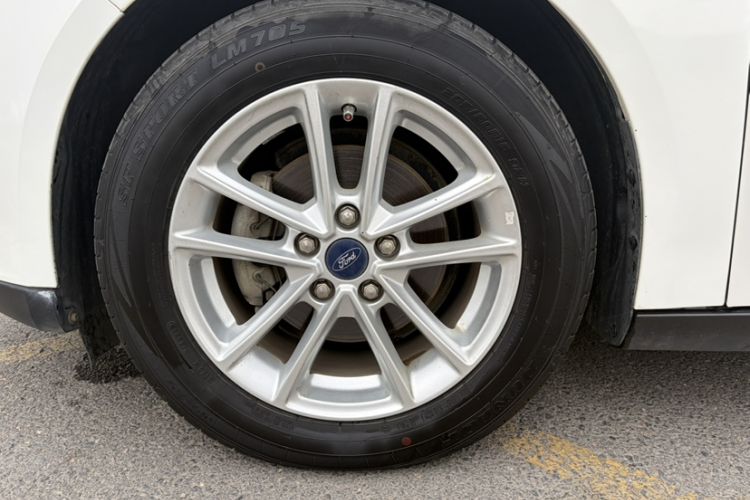 Used Ford Focus 2018 Hatchback Classic 1.6L Manual Fashion Edition SmartDrive Version Exterior 1