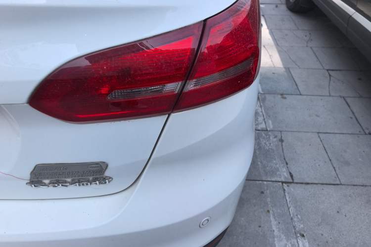 Used Ford Focus 2018 Sedan Classic 1.6L Automatic Trendy SmartDrive Edition Exterior 1