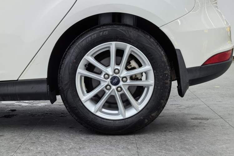 Used Ford Focus 2018 Hatchback Classic 1.6L Automatic Trendy SmartDrive Edition Exterior 10