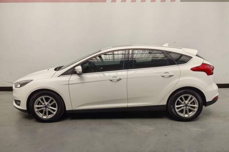 Used Ford Focus 2018 Hatchback Classic EcoBoost 180 Automatic Elite Model Exterior 12