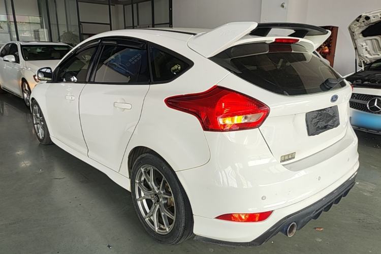 Used Ford Focus 2018 Hatchback Classic 1.6L Automatic Comfort Plus SmartDrive Edition Exterior 2