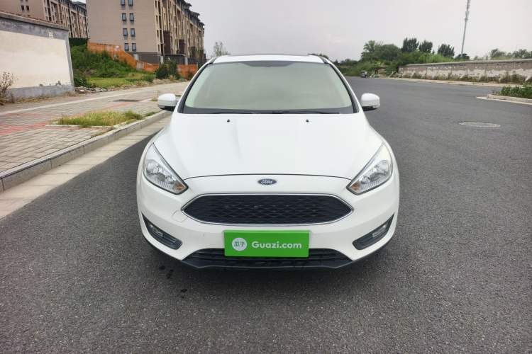 Used Ford Focus 2018 Hatchback Classic 1.6L Manual Fashion Edition SmartDrive Version Exterior 2