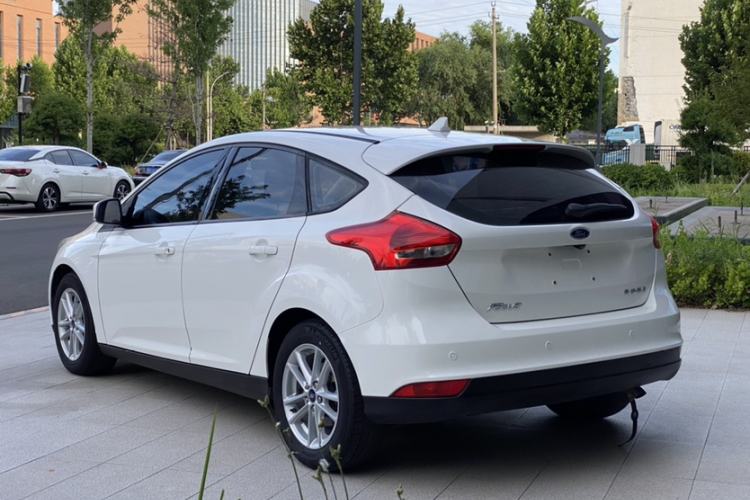 Used Ford Focus 2018 Hatchback Classic 1.6L Manual Fashion Edition SmartDrive Version Exterior 2