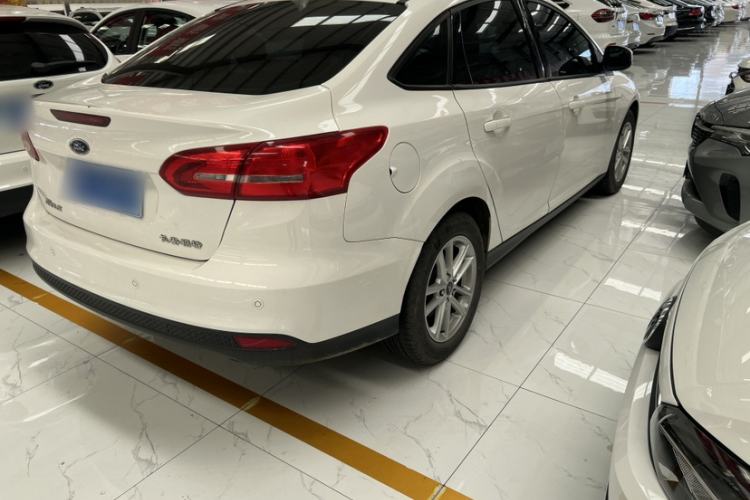 Used Ford Focus 2018 Sedan Classic 1.6L Automatic Trendy SmartDrive Edition Exterior 2