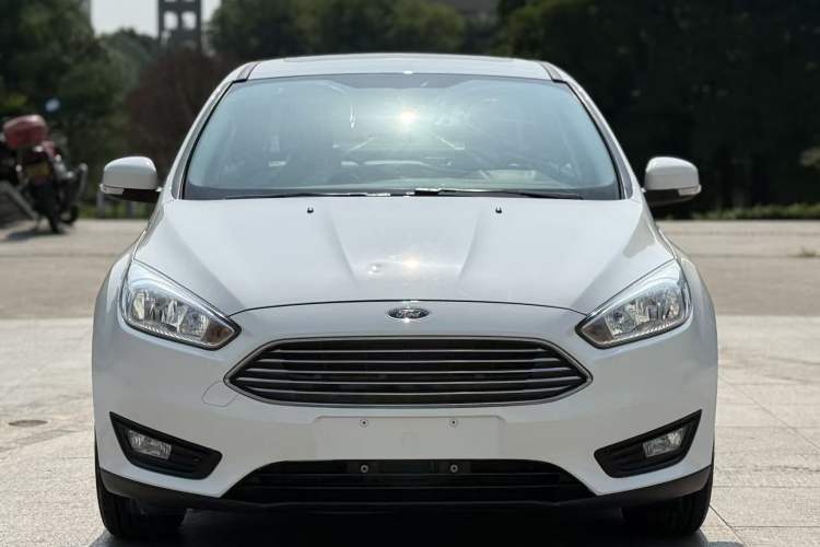 Used Ford Focus 2018 Sedan Classic 1.6L Automatic Trendy SmartDrive Edition Exterior 2