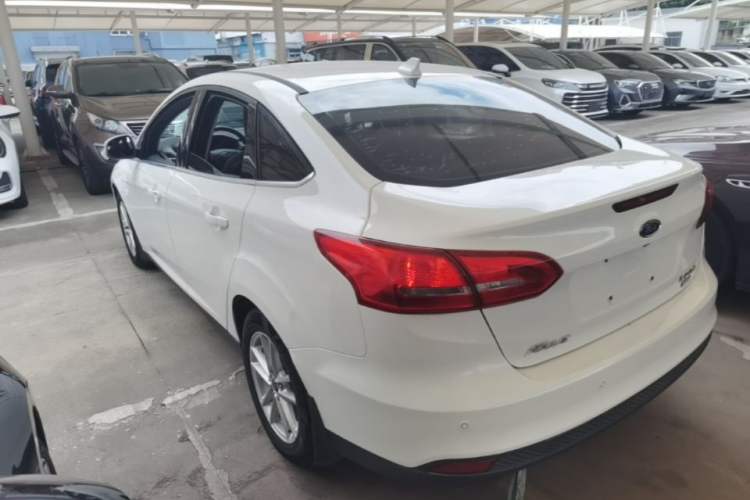Used Ford Focus 2018 Sedan Classic EcoBoost 180 Automatic Elite Model Exterior 2
