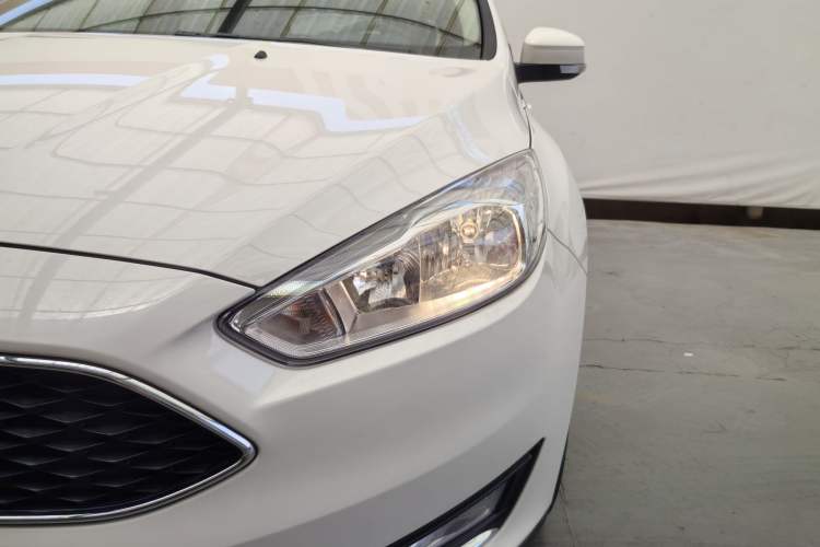 Used Ford Focus 2018 Hatchback Classic EcoBoost 180 Automatic Elite Model Exterior 2