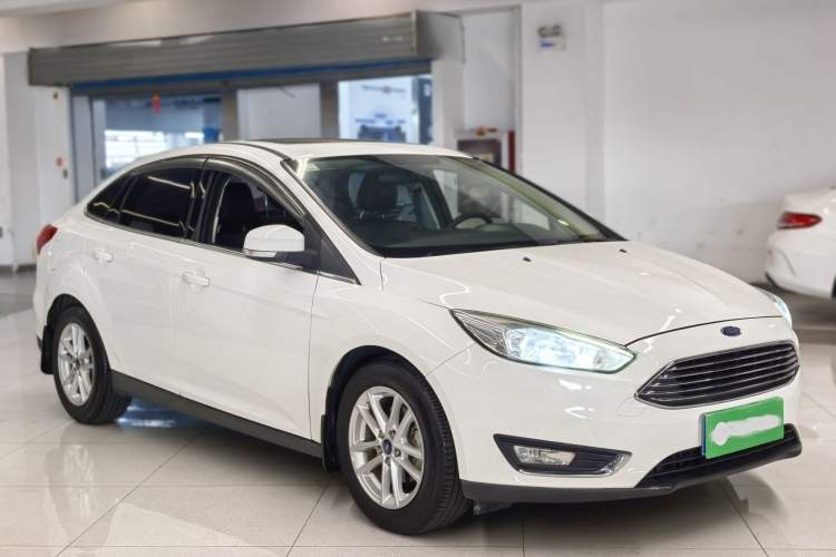 Used Ford Focus 2018 Sedan Classic EcoBoost 180 Automatic Elite Model Exterior 2