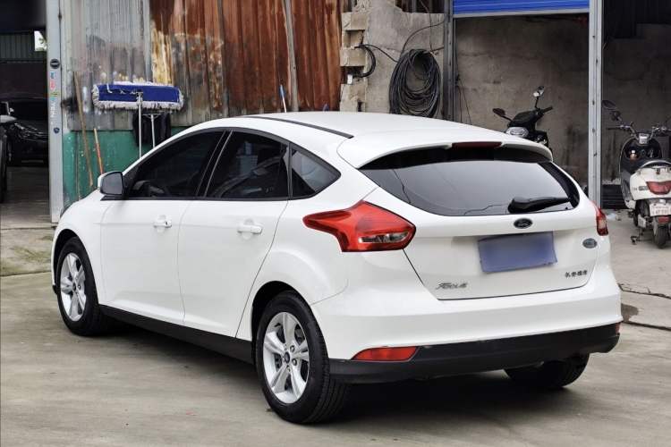 Used Ford Focus 2018 Hatchback Classic EcoBoost 180 Automatic Elite Model Exterior 2
