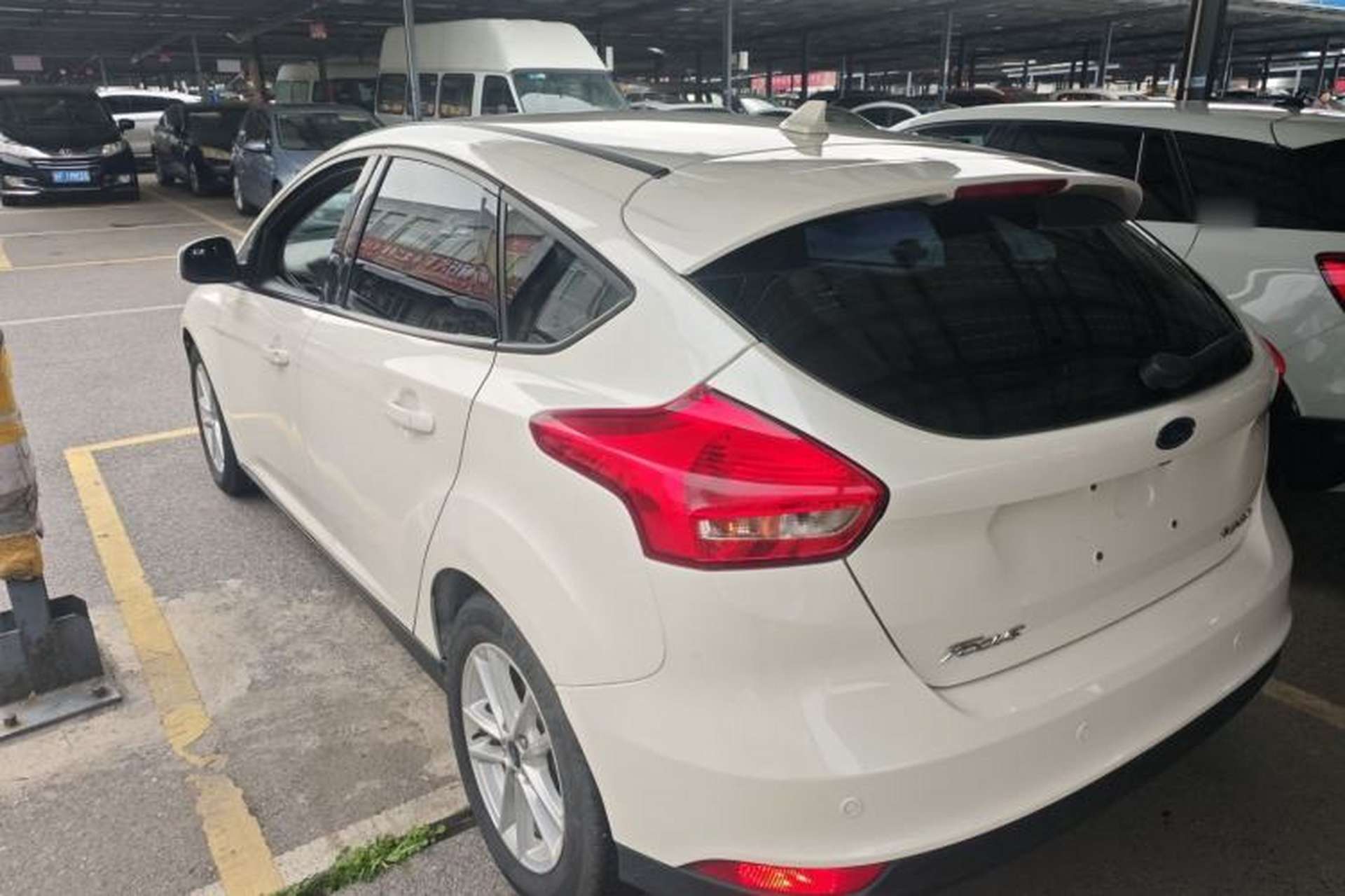 Used Ford Focus 2018 Hatchback Classic 1.6L Automatic Trendy SmartDrive Edition Exterior 2