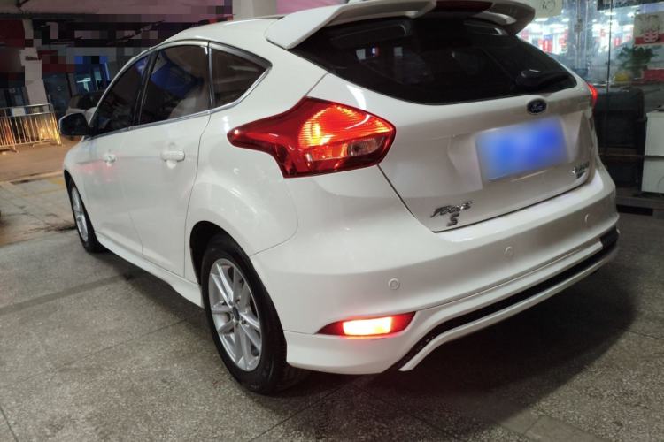 Used Ford Focus 2018 Hatchback Classic EcoBoost 180 Automatic Elite Model Exterior 2