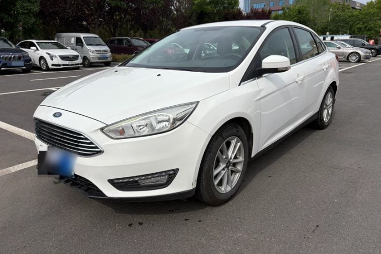 Used Ford Focus 2018 Sedan Classic EcoBoost 180 Automatic Elite Model Exterior 2