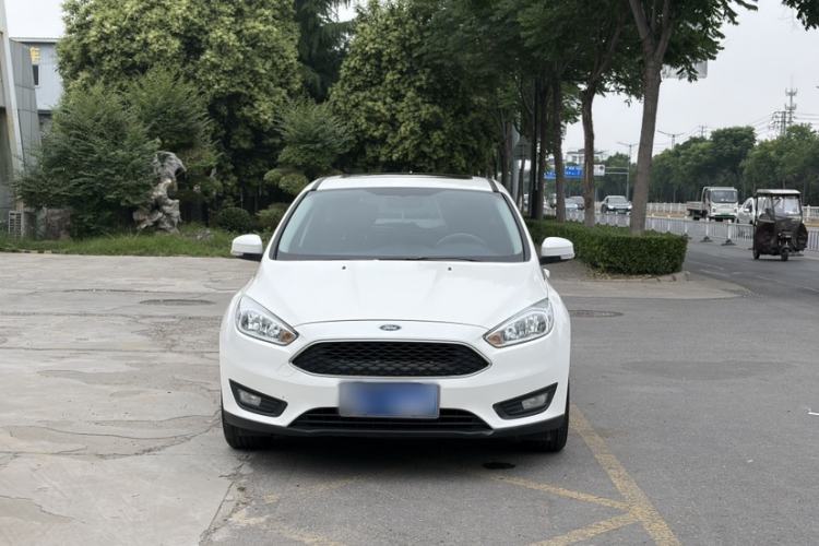 Used Ford Focus 2018 Hatchback Classic 1.6L Manual Fashion Edition SmartDrive Version Exterior 2