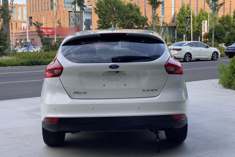 Used Ford Focus 2018 Hatchback Classic 1.6L Manual Fashion Edition SmartDrive Version Exterior 3