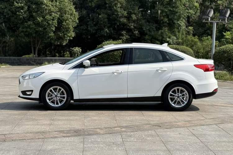 Used Ford Focus 2018 Sedan Classic 1.6L Automatic Trendy SmartDrive Edition Exterior 3