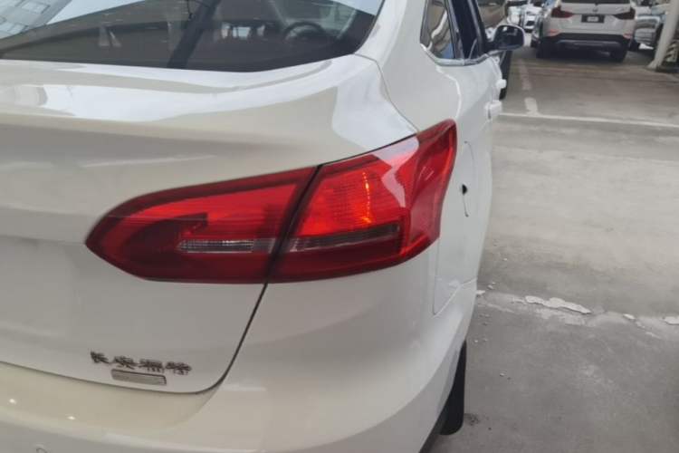Used Ford Focus 2018 Sedan Classic EcoBoost 180 Automatic Elite Model Exterior 3