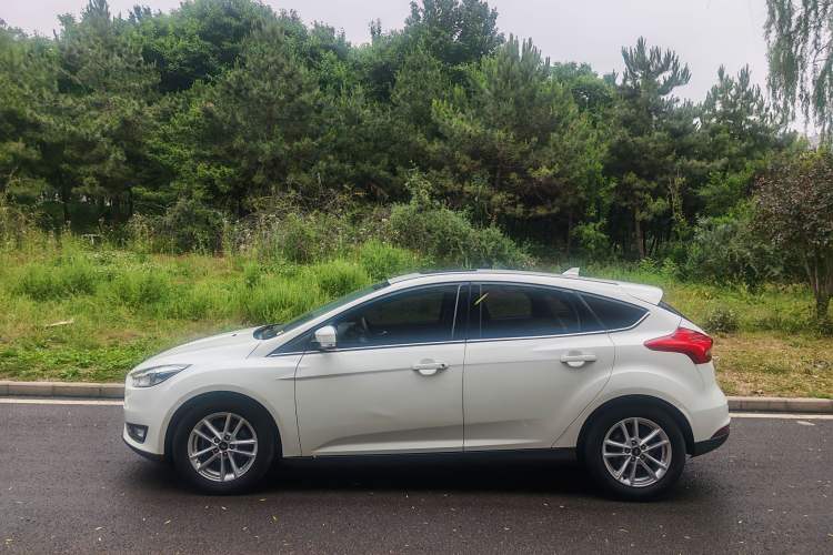 Used Ford Focus 2018 Hatchback Classic EcoBoost 180 Automatic Elite Model Exterior 3