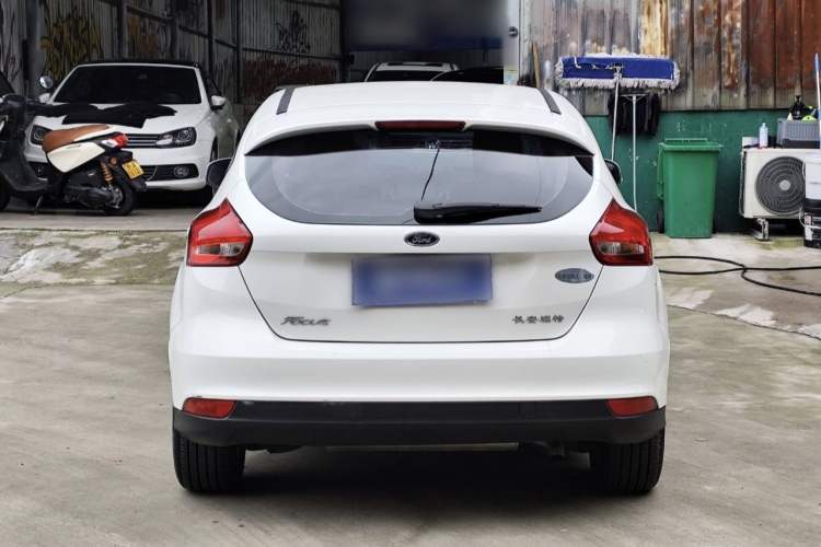 Used Ford Focus 2018 Hatchback Classic EcoBoost 180 Automatic Elite Model Exterior 3