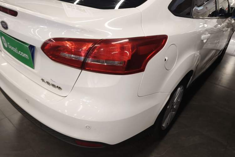 Used Ford Focus 2018 Sedan Classic 1.6L Automatic Trendy SmartDrive Edition Exterior 3