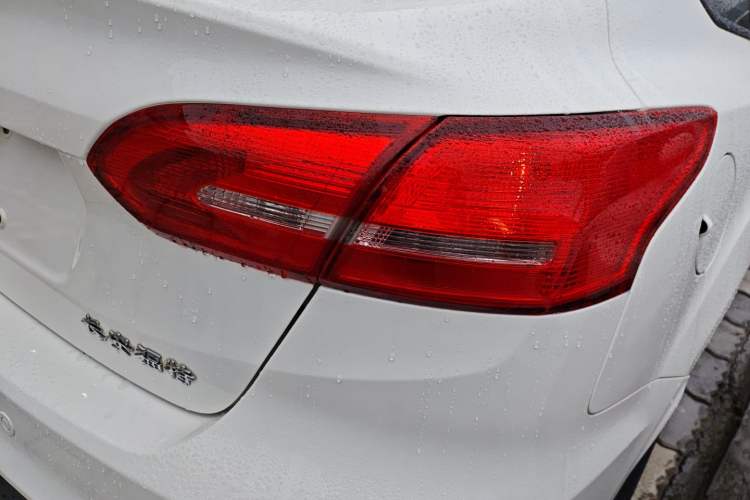 Used Ford Focus 2018 Sedan Classic 1.6L Automatic Trendy SmartDrive Edition Exterior 3