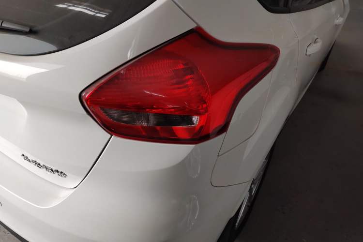 Used Ford Focus 2018 Hatchback Classic 1.6L Automatic Trendy SmartDrive Edition Exterior 3