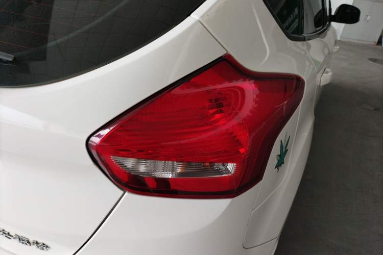 Used Ford Focus 2018 Hatchback Classic 1.6L Automatic Comfort Plus SmartDrive Edition Exterior 3