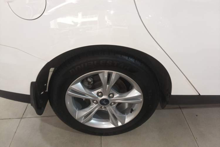 Used Ford Focus 2018 Sedan Classic 1.6L Automatic Comfort Plus Smart Drive Version Exterior 3