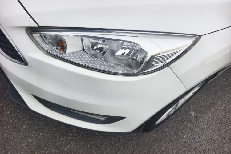 Used Ford Focus 2018 Hatchback Classic 1.6L Manual Fashion Edition SmartDrive Version Exterior 4