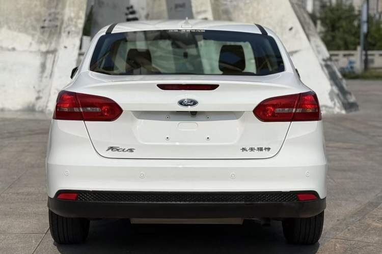 Used Ford Focus 2018 Sedan Classic 1.6L Automatic Trendy SmartDrive Edition Exterior 4
