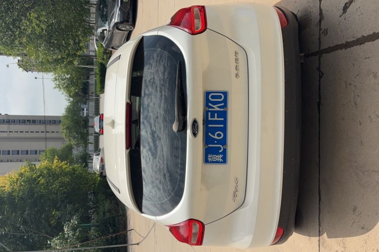 Used Ford Focus 2018 Hatchback Classic 1.6L Automatic Comfort Plus SmartDrive Edition Exterior 4