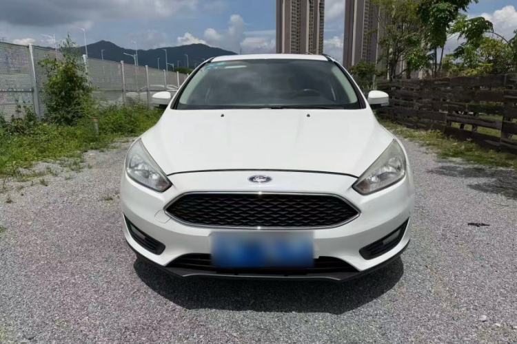 Used Ford Focus 2018 Two-Door Classic EcoBoost 125 Automatic Supercharged Style SmartDrive Edition Exterior 4