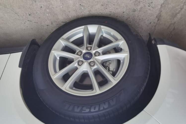 Used Ford Focus 2018 Sedan Classic EcoBoost 180 Automatic Elite Model Exterior 4