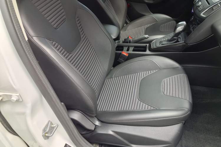 Used Ford Focus 2018 Hatchback Classic EcoBoost 180 Automatic Elite Model Exterior 4