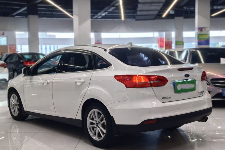 Used Ford Focus 2018 Sedan Classic EcoBoost 180 Automatic Elite Model Exterior 4