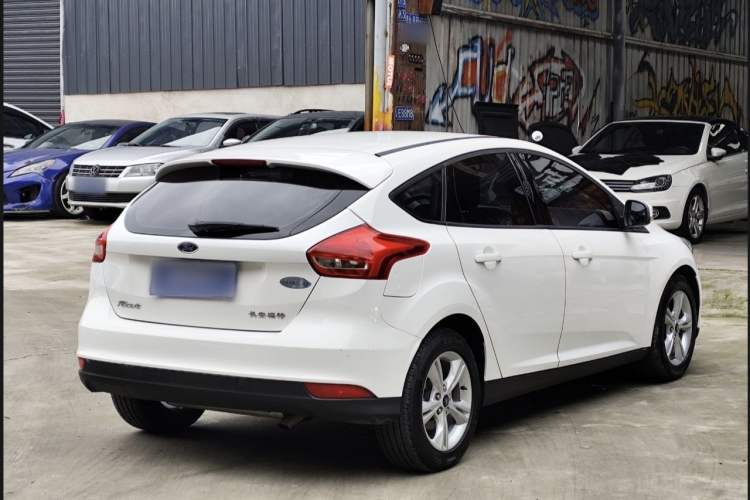 Used Ford Focus 2018 Hatchback Classic EcoBoost 180 Automatic Elite Model Exterior 4