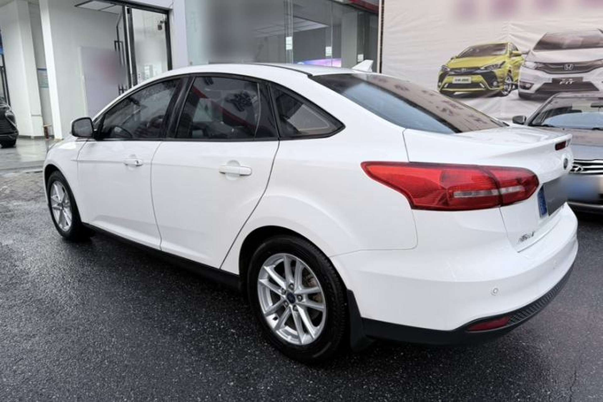 Used Ford Focus 2018 Sedan Classic 1.6L Automatic Trendy SmartDrive Edition Exterior 4