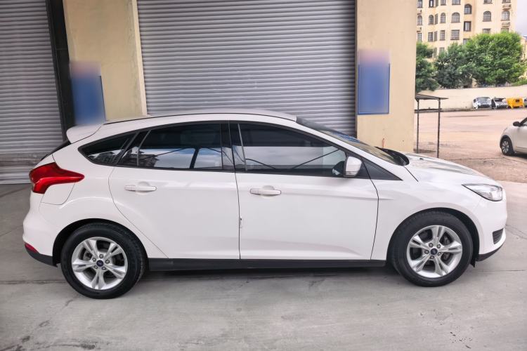 Used Ford Focus 2018 Hatchback Classic 1.6L Automatic Comfort Plus SmartDrive Edition Exterior 4
