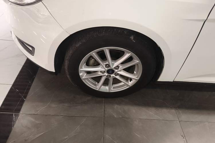 Used Ford Focus 2018 Sedan Classic 1.6L Automatic Trendy SmartDrive Edition Exterior 4