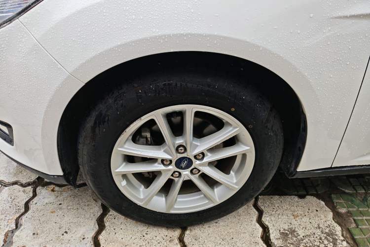 Used Ford Focus 2018 Sedan Classic 1.6L Automatic Trendy SmartDrive Edition Exterior 4