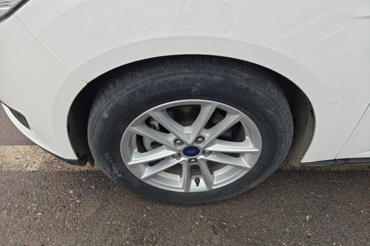 Used Ford Focus 2018 Hatchback Classic 1.6L Automatic Trendy SmartDrive Edition Exterior 4