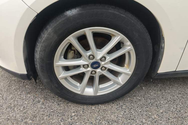 Used Ford Focus 2018 Hatchback Classic 1.6L Automatic Trendy SmartDrive Edition Exterior 4